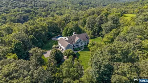21 Reagan Way, Kinnelon, NJ 07405