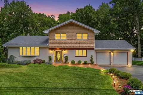 651 Floyd St, Englewood Cliffs, NJ 07632