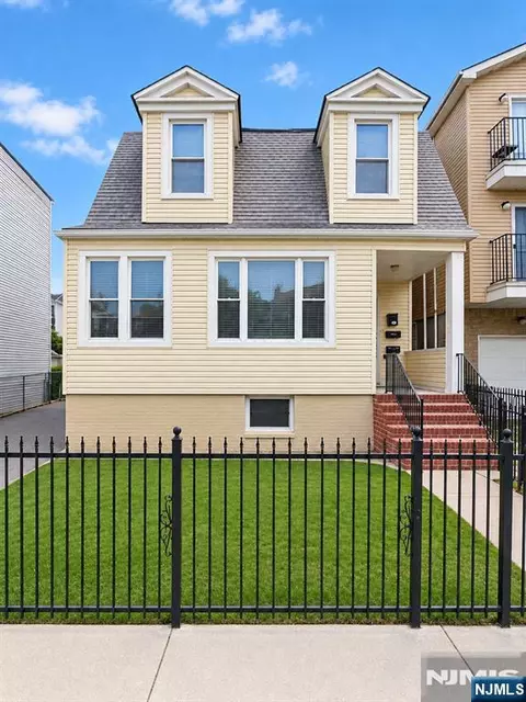 146-148 Leslie St, Newark, NJ 07112