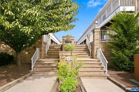 481 Walker St #1I, Fairview, NJ 07022