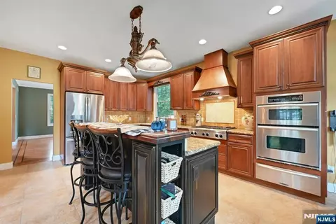 Kitchen - 254 Wilson Ave, Paramus, NJ 07652 photo 2 of 4