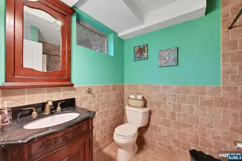 Bath - 254 Wilson Ave, Paramus, NJ 07652 photo 4 of 4