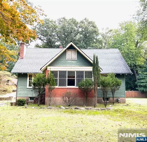 440 Cedar Ln, River Vale, NJ 07675