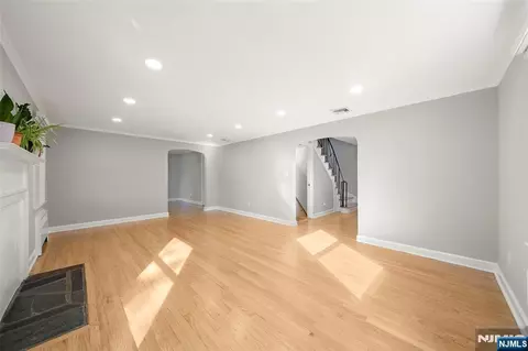 26 W Lawn Rd, Livingston, NJ 07039