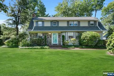 163 Cottage Rd, Wyckoff, NJ 07481