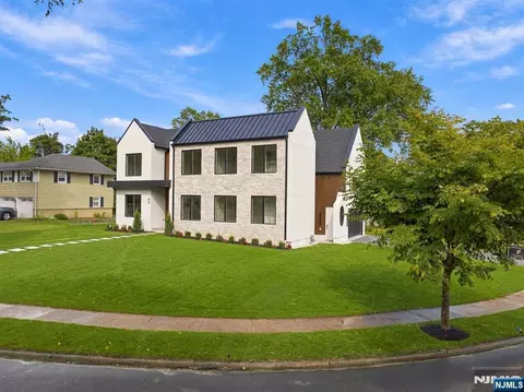 44 Spottswood Rd, Glen Rock, NJ 07452