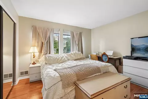 Bedroom - 11 Stevens Ct, Bedminster, NJ 07921 photo 1 of 9