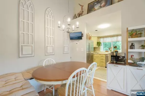 Dining - 11 Stevens Ct, Bedminster, NJ 07921 photo 3 of 5