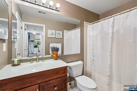 Bath - 11 Stevens Ct, Bedminster, NJ 07921 photo 1 of 3