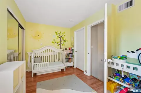 Bedroom - 11 Stevens Ct, Bedminster, NJ 07921 photo 7 of 9