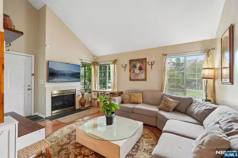 Living - 11 Stevens Ct, Bedminster, NJ 07921 photo 1 of 2