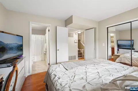 Bedroom - 11 Stevens Ct, Bedminster, NJ 07921 photo 4 of 9