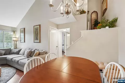 Dining - 11 Stevens Ct, Bedminster, NJ 07921 photo 2 of 5