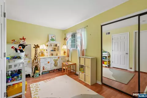 Bedroom - 11 Stevens Ct, Bedminster, NJ 07921 photo 6 of 9