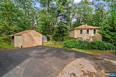 19 Skyland Ave, Haskell, NJ 07420