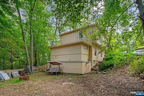 Exterior - 19 Skyland Ave, Haskell, NJ 07420 photo 6 of 7