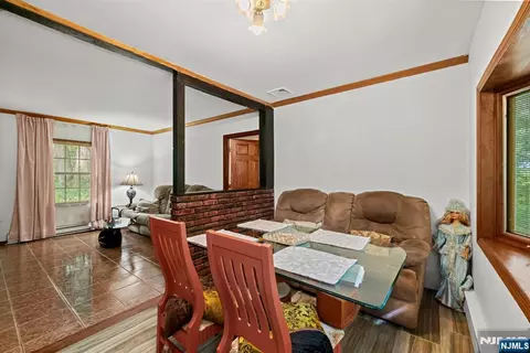 Dining - 19 Skyland Ave, Haskell, NJ 07420 photo 2 of 3