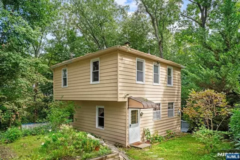 Exterior - 19 Skyland Ave, Haskell, NJ 07420 photo 4 of 7