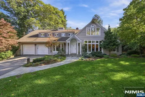 15 Duck Pond Rd, Demarest, NJ 07627
