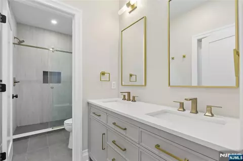 Bath - 367 Johnson Ave, Teaneck, NJ 07666 photo 4 of 7