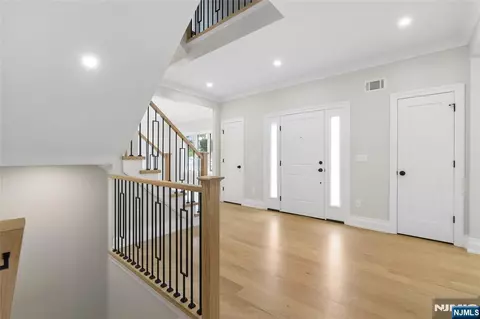 Entry Way - 367 Johnson Ave, Teaneck, NJ 07666 photo 7 of 15