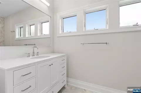 Bath - 367 Johnson Ave, Teaneck, NJ 07666 photo 2 of 7