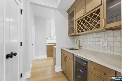 Entry Way - 367 Johnson Ave, Teaneck, NJ 07666 photo 3 of 15