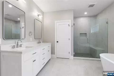 Bath - 367 Johnson Ave, Teaneck, NJ 07666 photo 7 of 7