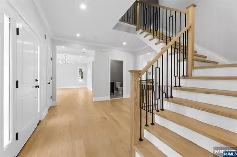 Entry Way - 367 Johnson Ave, Teaneck, NJ 07666 photo 2 of 15