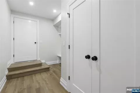 Entry Way - 367 Johnson Ave, Teaneck, NJ 07666 photo 9 of 15