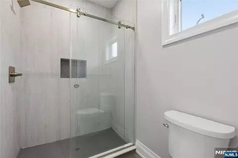 Bath - 367 Johnson Ave, Teaneck, NJ 07666 photo 5 of 7