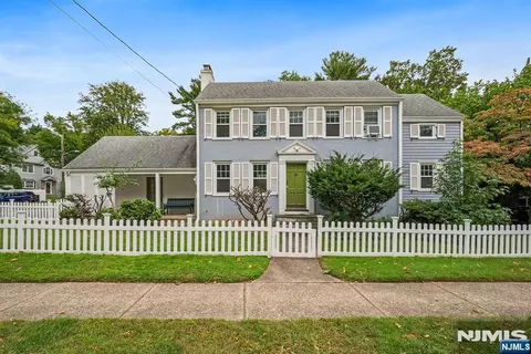 1187 Sussex Rd, Teaneck, NJ 07666