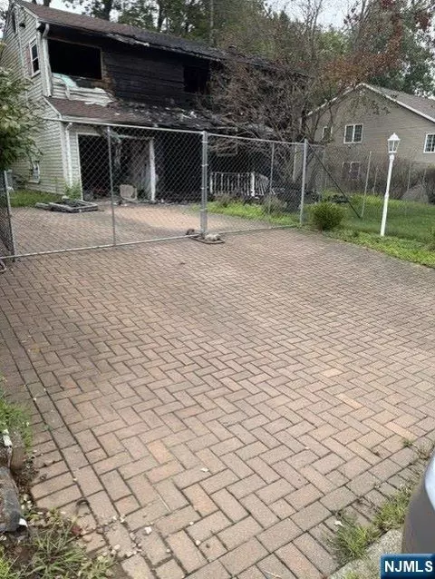 404 Crest Dr, Northvale, NJ 07647