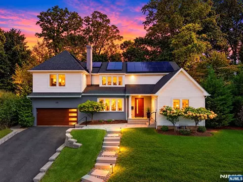 533 Ridgeland Ter, Leonia, NJ 07605