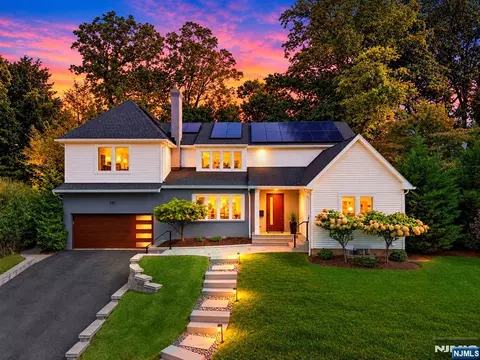 533 Ridgeland Ter, Leonia, NJ 07605