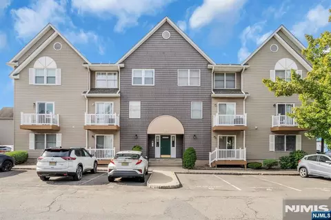 472 Forest St #204, Kearny, NJ 07032