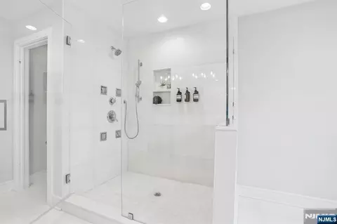 Bath - 8 Broad St, Demarest, NJ 07627 photo 3 of 7