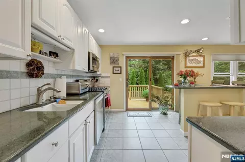Kitchen - 21 Aldrin Dr, Wanaque, NJ 07465 photo 4 of 4