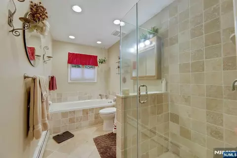 Bath - 21 Aldrin Dr, Wanaque, NJ 07465 photo 2 of 4