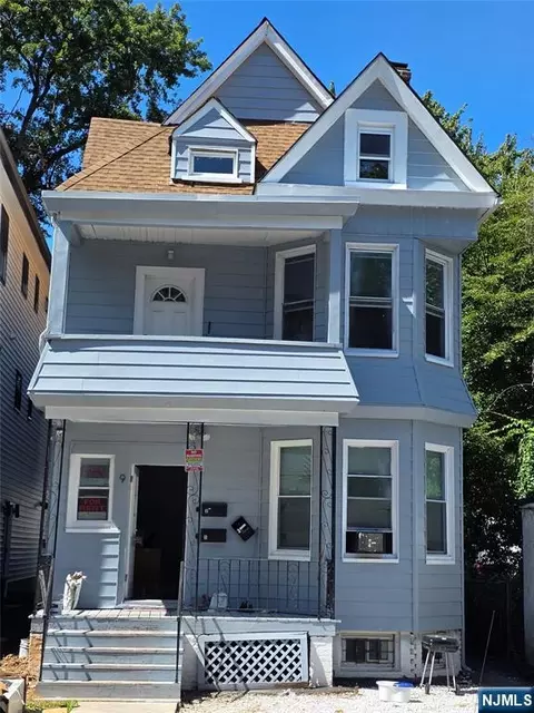 9 17th St, East Orange, NJ 07018