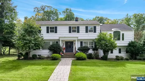 29 Dearborn Dr, Old Tappan, NJ 07675
