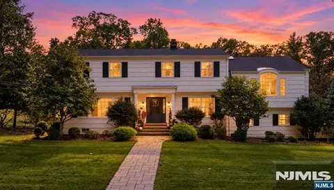 29 Dearborn Dr, Old Tappan, NJ 07675