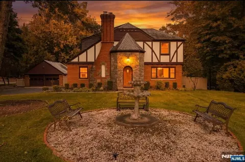587 Closter Dock Rd, Closter, NJ 07624