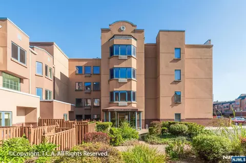 403 Franklin Ct #403, Edgewater, NJ 07020