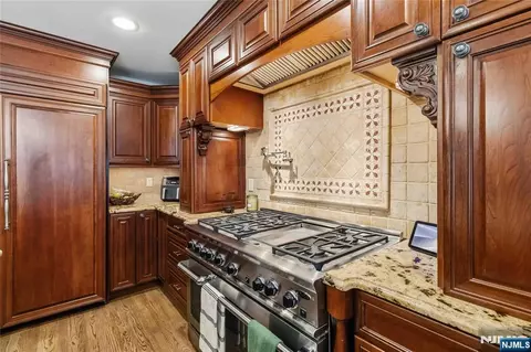 Kitchen - 15 Chapel Pl, Wayne, NJ 07470 photo 3 of 4