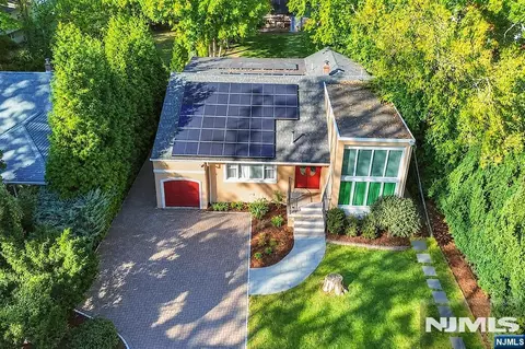 29 Richard St, Tenafly, NJ 07670
