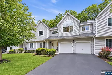 3 Drake Dr #3, Hillsdale, NJ 07642