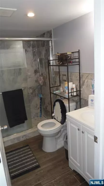 48 Helen Dr, Moonachie, NJ 07074
