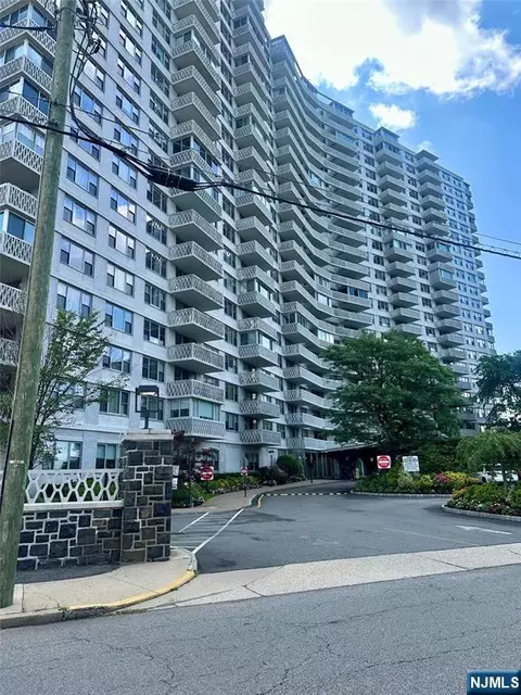 2100 Linwood Ave #3F, Fort Lee, NJ 07024