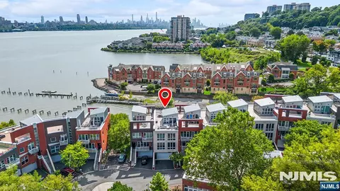 18 Vela Way, Edgewater, NJ 07020